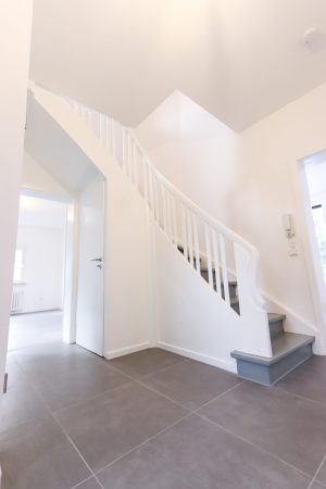 Bild2 Nacher Flur-Treppe